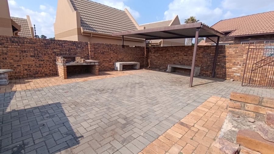 2 Bedroom Property for Sale in Terenure Gauteng