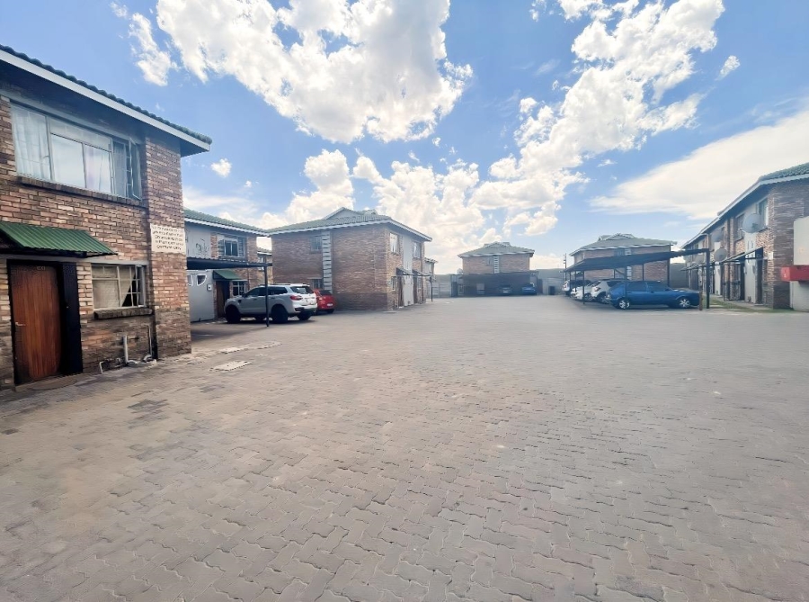 2 Bedroom Property for Sale in Edleen Gauteng