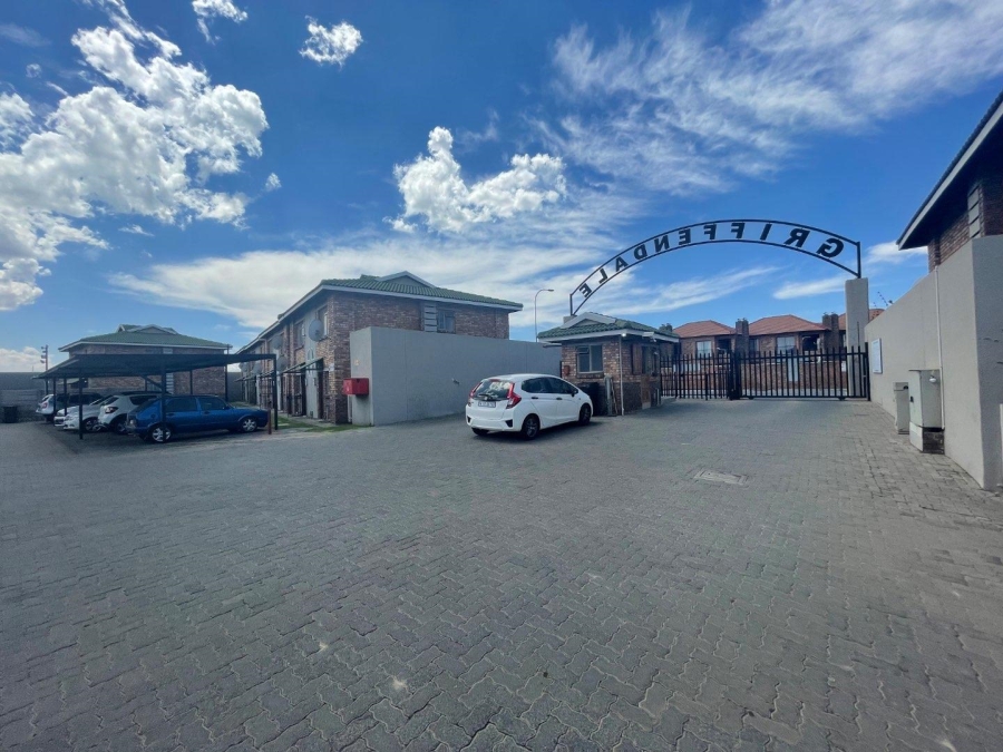 2 Bedroom Property for Sale in Edleen Gauteng