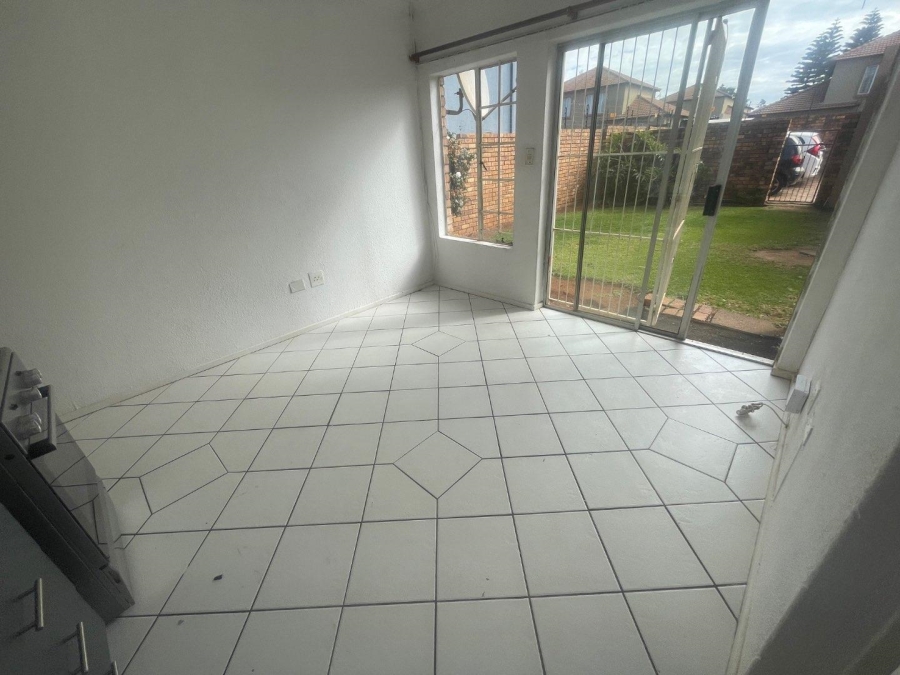 1 Bedroom Property for Sale in Terenure Gauteng
