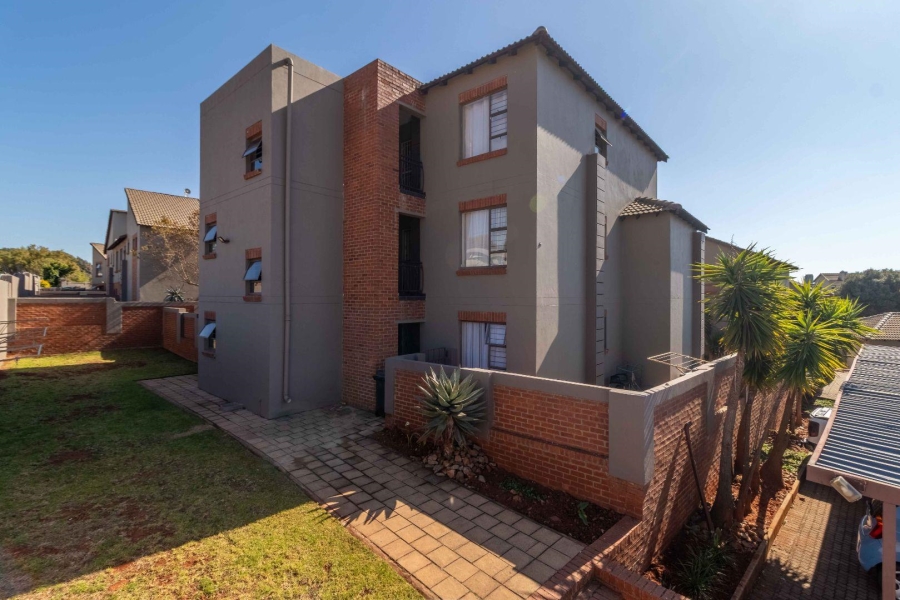 2 Bedroom Property for Sale in Noordheuwel Gauteng