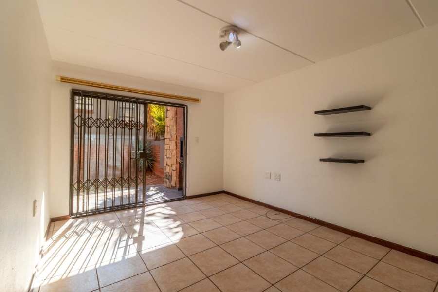 2 Bedroom Property for Sale in Noordheuwel Gauteng