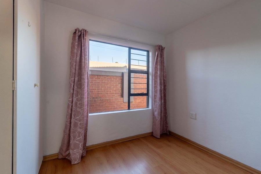 2 Bedroom Property for Sale in Noordheuwel Gauteng