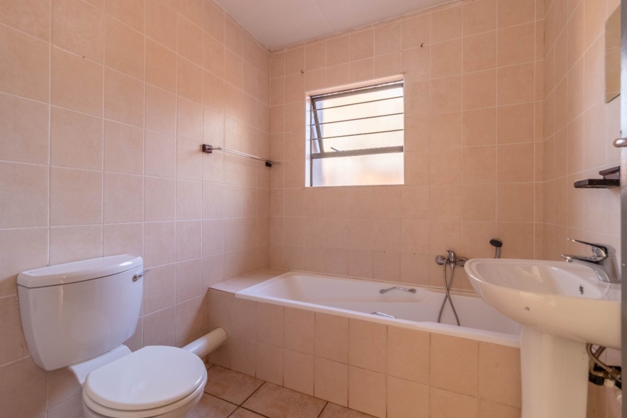 2 Bedroom Property for Sale in Noordheuwel Gauteng