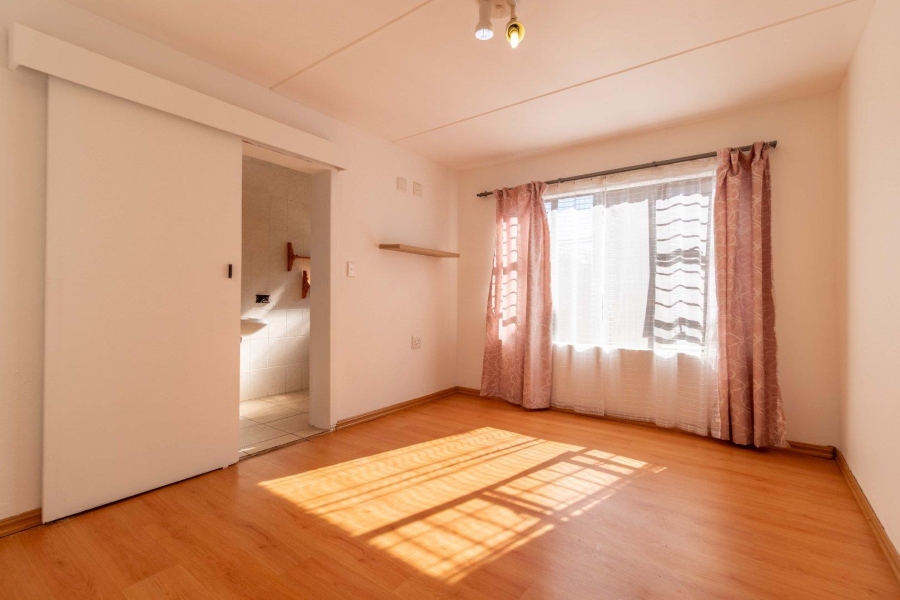 2 Bedroom Property for Sale in Noordheuwel Gauteng