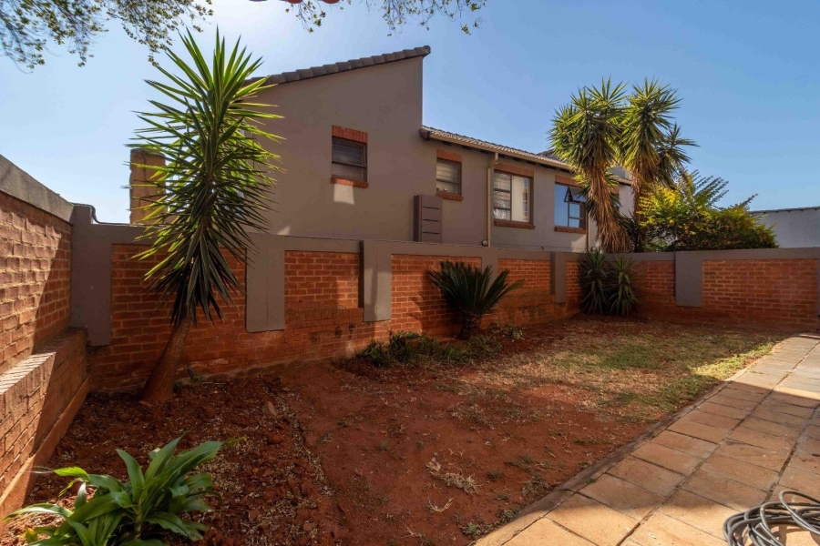 2 Bedroom Property for Sale in Noordheuwel Gauteng