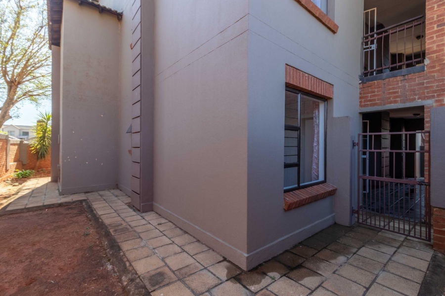 2 Bedroom Property for Sale in Noordheuwel Gauteng