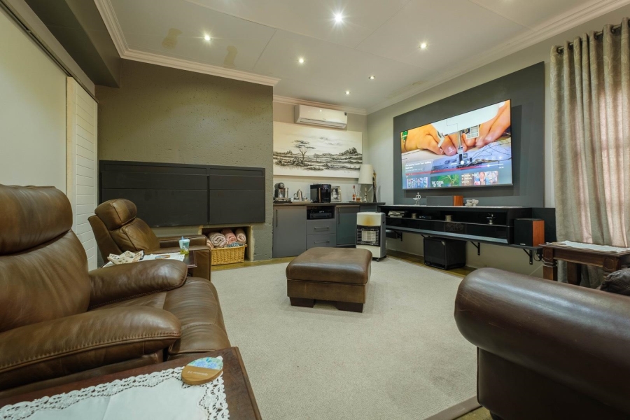 4 Bedroom Property for Sale in Constantia Park Gauteng