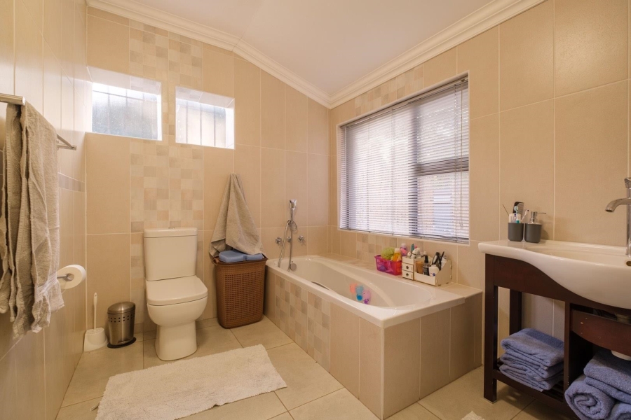 4 Bedroom Property for Sale in Constantia Park Gauteng