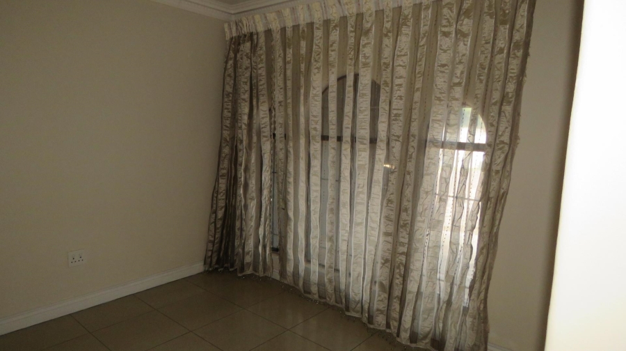 To Let 3 Bedroom Property for Rent in Brackenhurst Gauteng