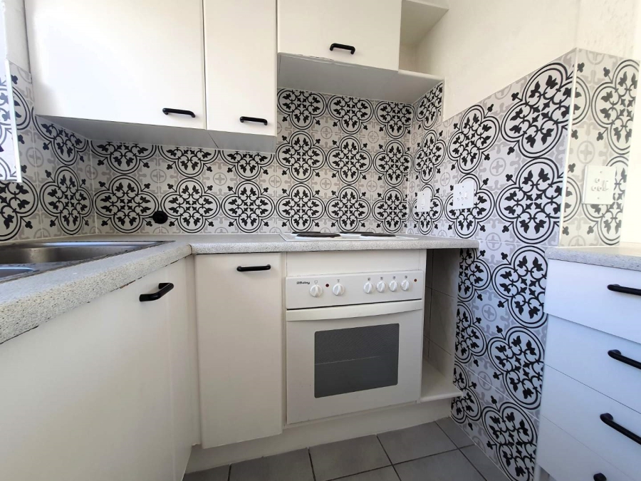 1 Bedroom Property for Sale in Constantia Kloof Gauteng