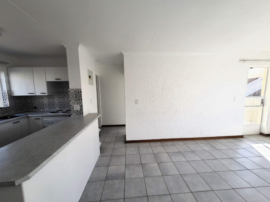 1 Bedroom Property for Sale in Constantia Kloof Gauteng