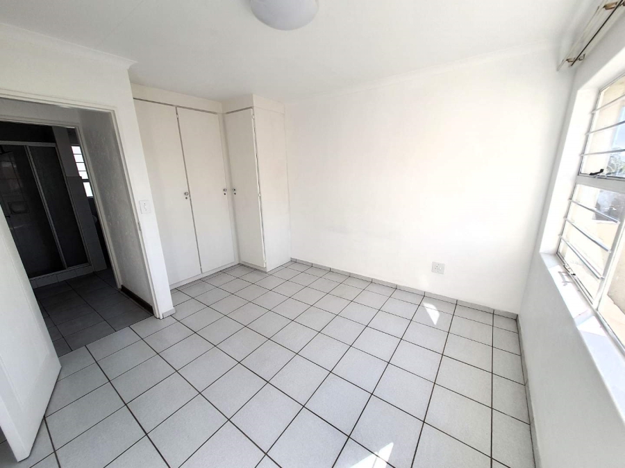 1 Bedroom Property for Sale in Constantia Kloof Gauteng