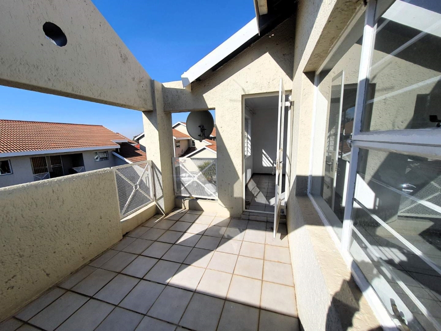 1 Bedroom Property for Sale in Constantia Kloof Gauteng