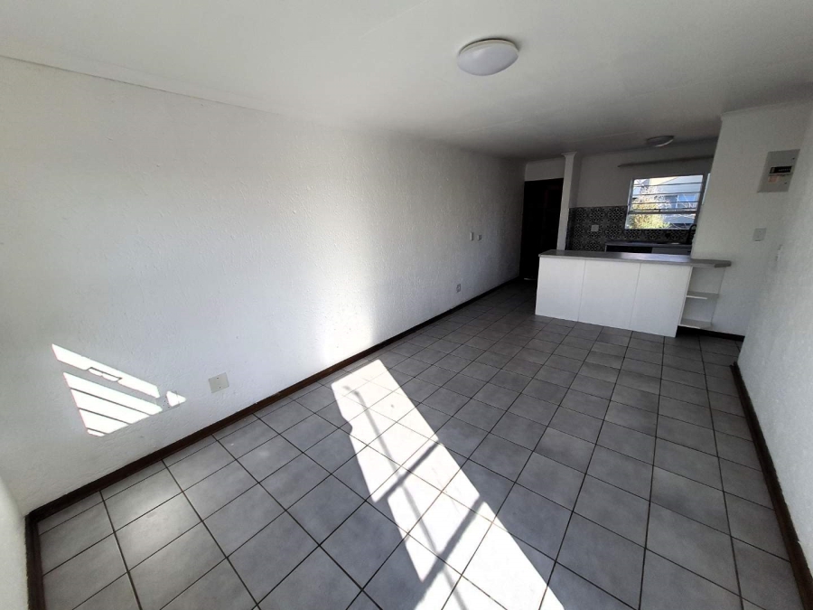 1 Bedroom Property for Sale in Constantia Kloof Gauteng