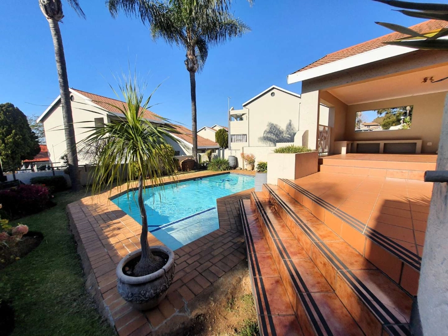 1 Bedroom Property for Sale in Constantia Kloof Gauteng