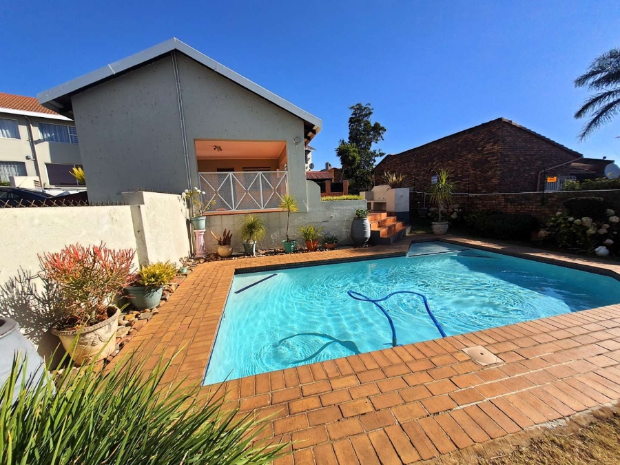 1 Bedroom Property for Sale in Constantia Kloof Gauteng