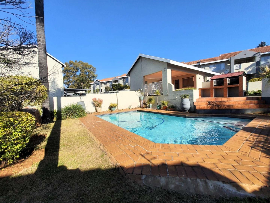 1 Bedroom Property for Sale in Constantia Kloof Gauteng