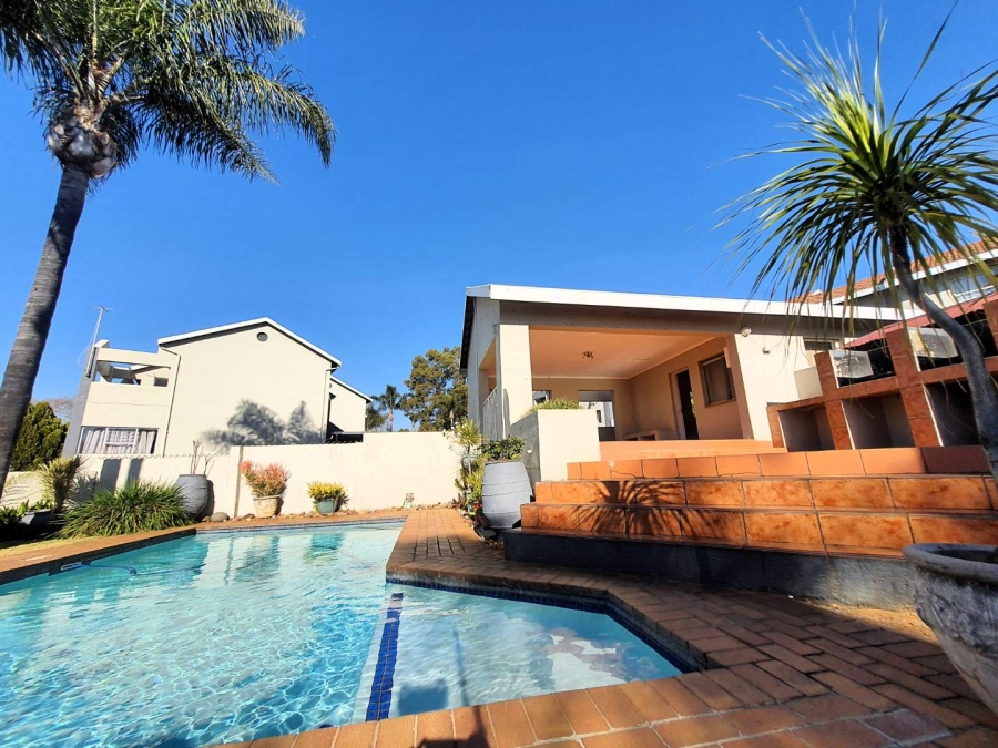 1 Bedroom Property for Sale in Constantia Kloof Gauteng