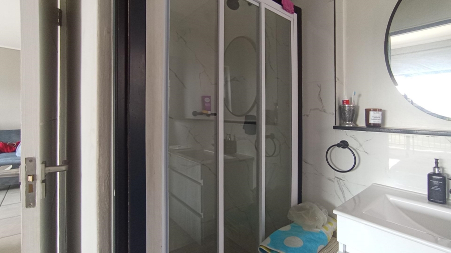 1 Bedroom Property for Sale in Buccleuch Gauteng