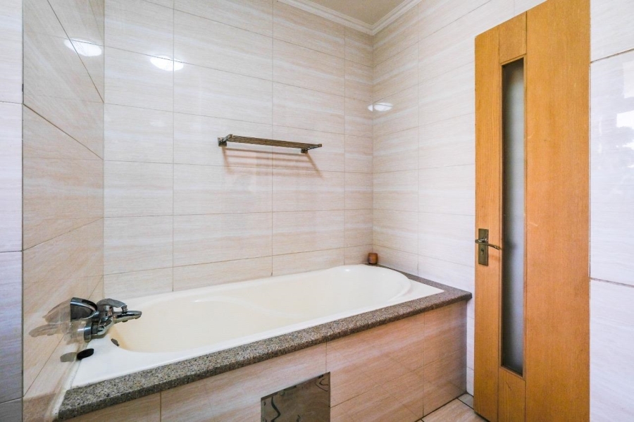 1 Bedroom Property for Sale in Noordwyk Gauteng