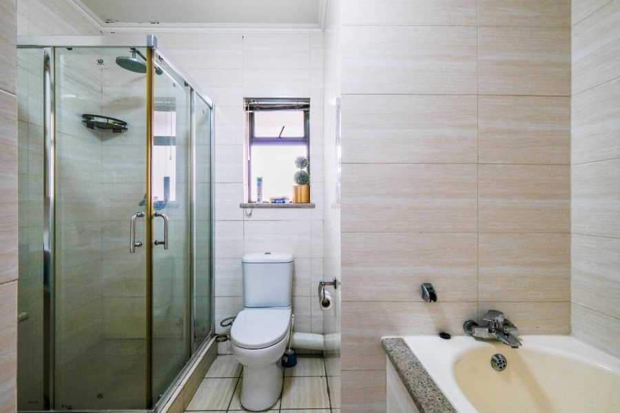 1 Bedroom Property for Sale in Noordwyk Gauteng