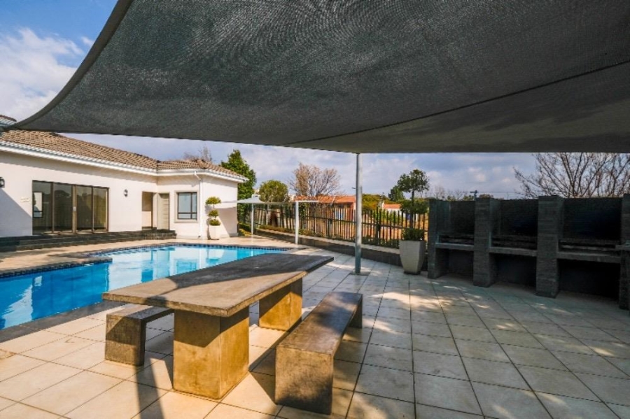 1 Bedroom Property for Sale in Noordwyk Gauteng