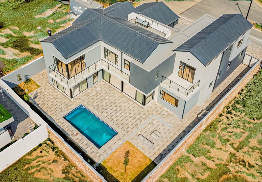 5 Bedroom Property for Sale in Helderfontein Estate Gauteng