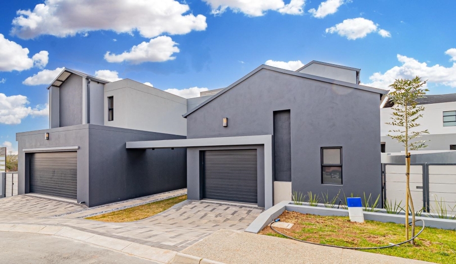 5 Bedroom Property for Sale in Helderfontein Estate Gauteng