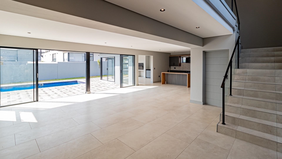 5 Bedroom Property for Sale in Helderfontein Estate Gauteng