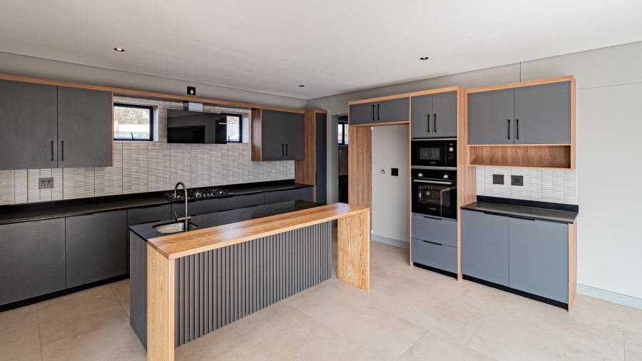 5 Bedroom Property for Sale in Helderfontein Estate Gauteng