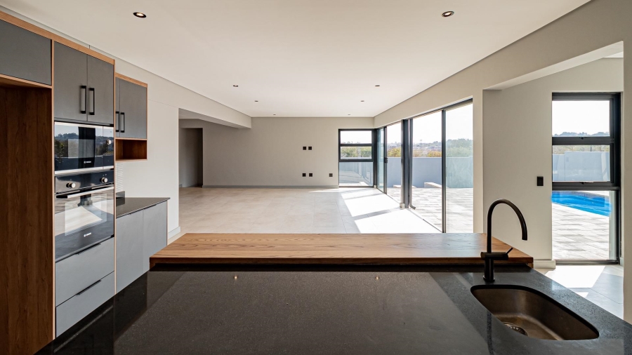 5 Bedroom Property for Sale in Helderfontein Estate Gauteng