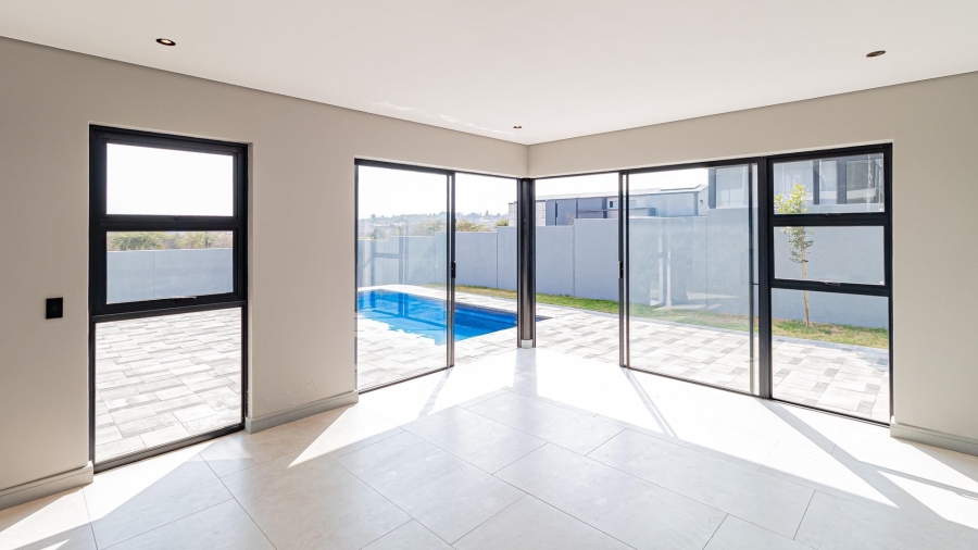 5 Bedroom Property for Sale in Helderfontein Estate Gauteng