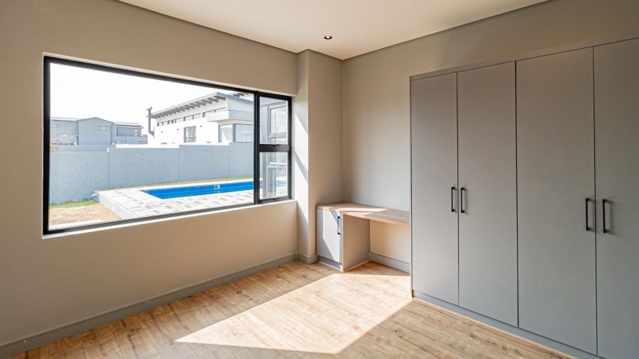 5 Bedroom Property for Sale in Helderfontein Estate Gauteng