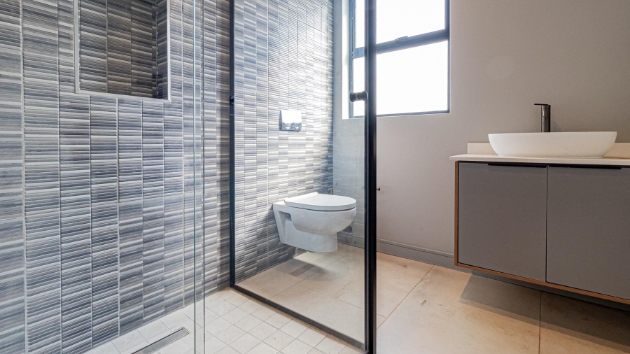 5 Bedroom Property for Sale in Helderfontein Estate Gauteng