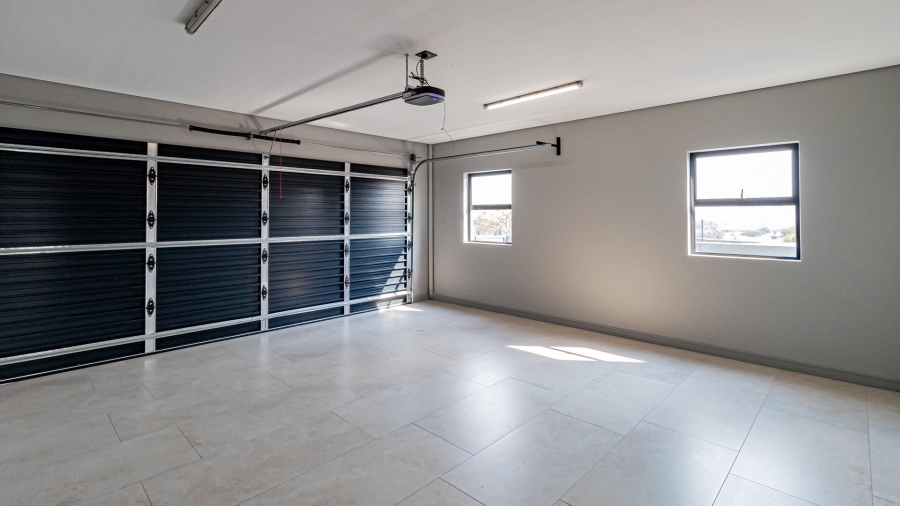 5 Bedroom Property for Sale in Helderfontein Estate Gauteng