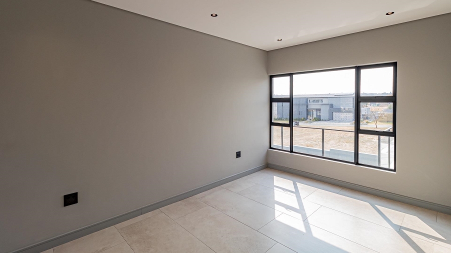 5 Bedroom Property for Sale in Helderfontein Estate Gauteng