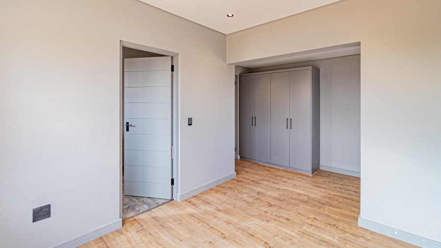 5 Bedroom Property for Sale in Helderfontein Estate Gauteng