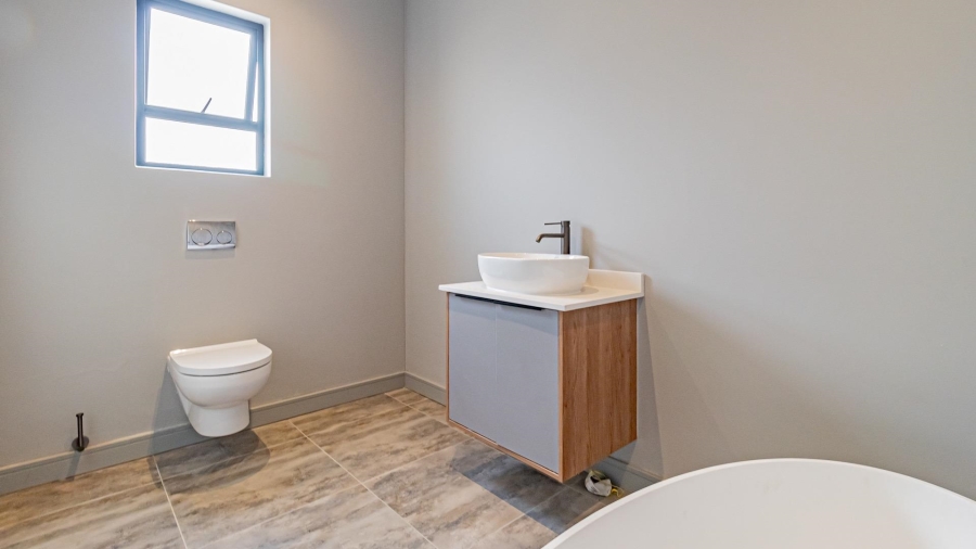 5 Bedroom Property for Sale in Helderfontein Estate Gauteng