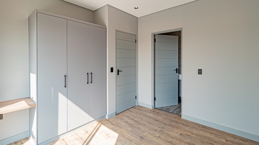 5 Bedroom Property for Sale in Helderfontein Estate Gauteng