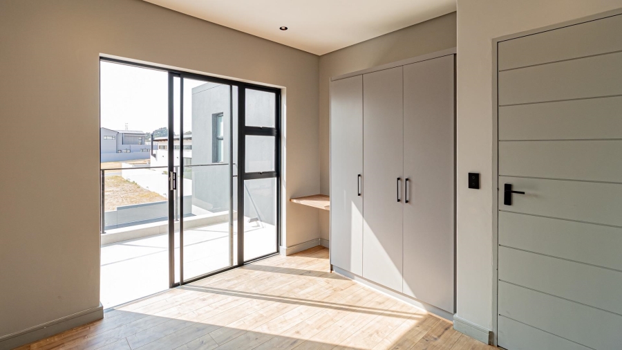 5 Bedroom Property for Sale in Helderfontein Estate Gauteng