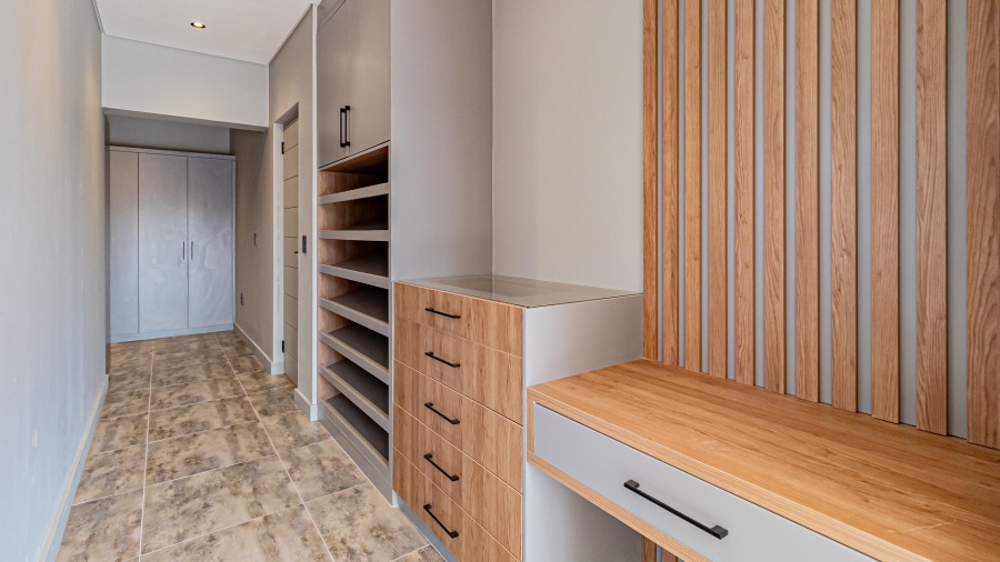 5 Bedroom Property for Sale in Helderfontein Estate Gauteng