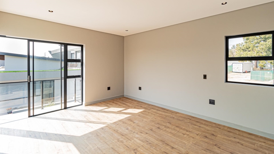 5 Bedroom Property for Sale in Helderfontein Estate Gauteng