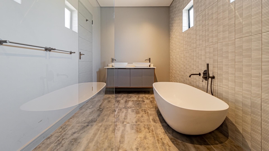 5 Bedroom Property for Sale in Helderfontein Estate Gauteng