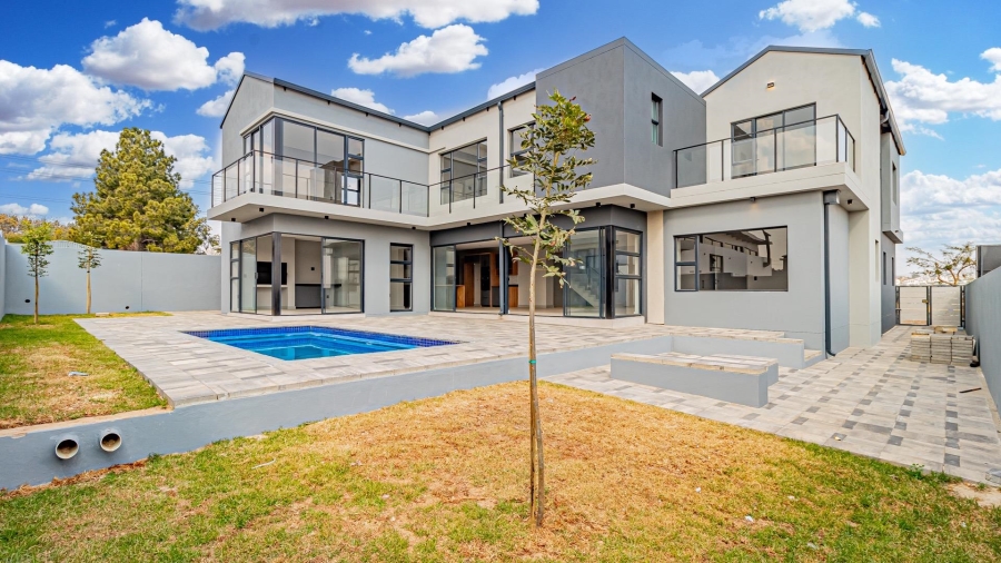 5 Bedroom Property for Sale in Helderfontein Estate Gauteng