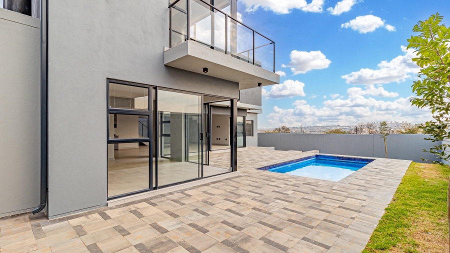 5 Bedroom Property for Sale in Helderfontein Estate Gauteng