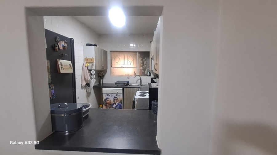 To Let 2 Bedroom Property for Rent in Buccleuch Gauteng