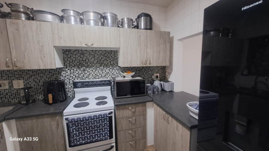 To Let 2 Bedroom Property for Rent in Buccleuch Gauteng