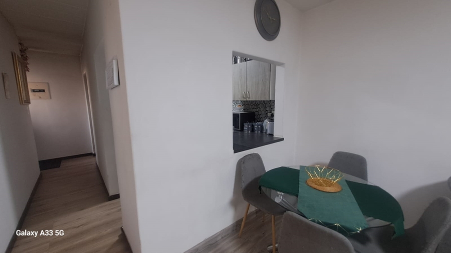 To Let 2 Bedroom Property for Rent in Buccleuch Gauteng