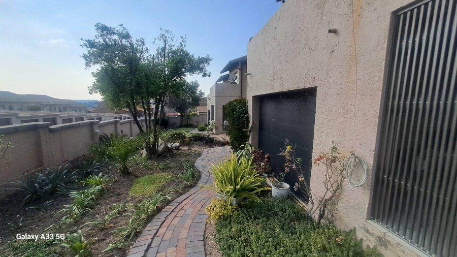 To Let 2 Bedroom Property for Rent in Buccleuch Gauteng